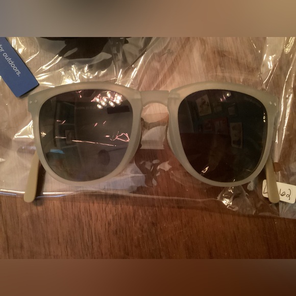 Dawn Brown Foldable Sunglasses - Picture 6 of 7